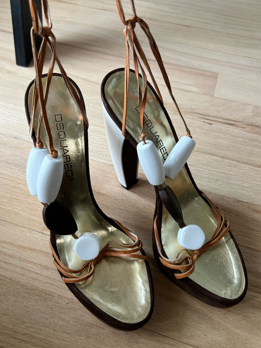 DSquared2 2010 Shell Beaded Lace Up Sandals - Picture 6 of 9